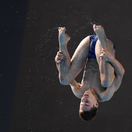 Эротичные прыжки в воду