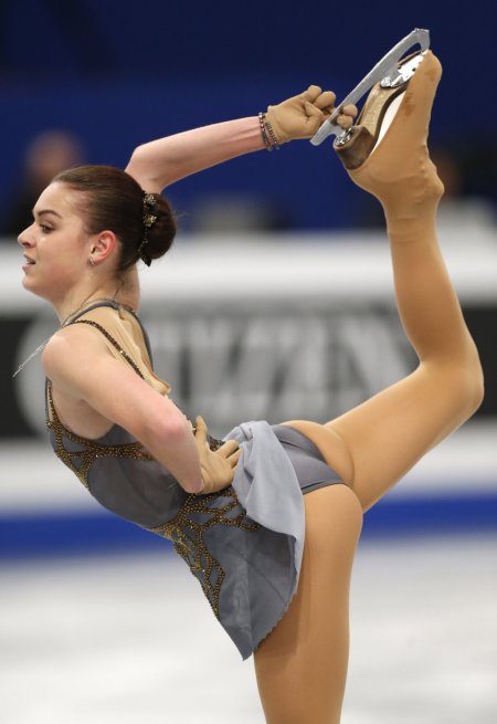 Фигуристки Аделина Сотникова пикантные