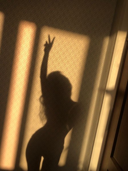 Слайдер тень девушки