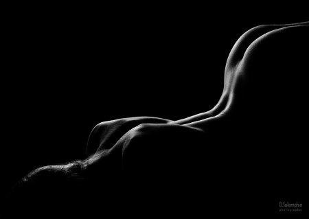 Черно белые эротические постеры