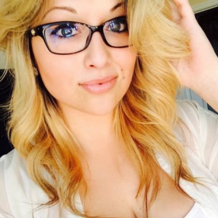 Девушка в очках