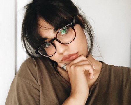 Девушка в очках