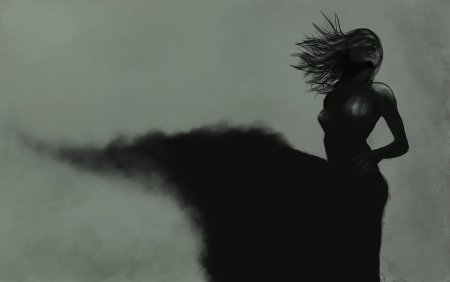 Женский силуэт в тумане