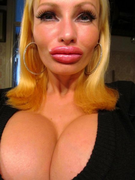 Виктория Уайльд губы