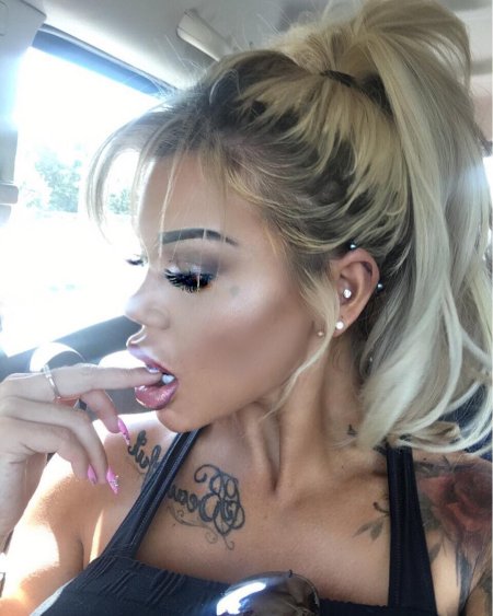 Пышногрудые девушки с пирсингом