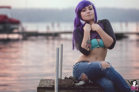 Suicidegirls с фиолетовыми волосами