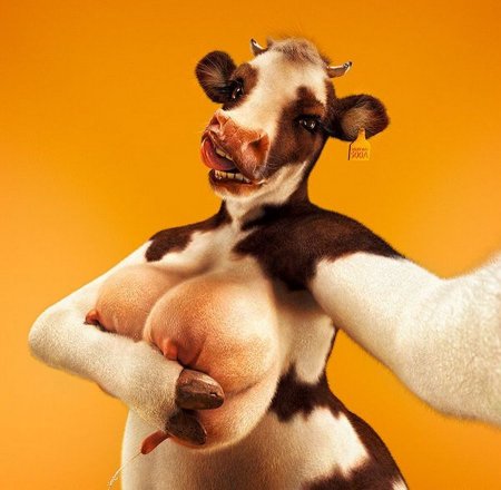 Девушка с большими сиськами в костюме коровы