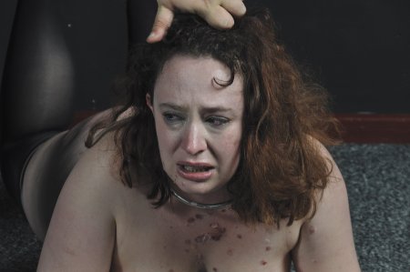 Кричащие голые женщины