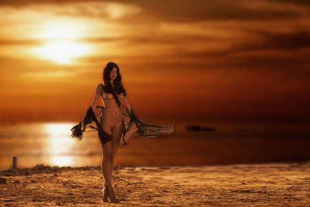 Эротическая фотосессия на берегу