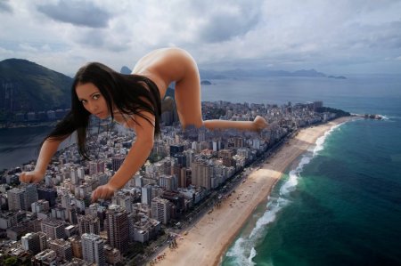 Девушка великан