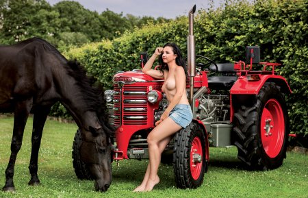 Голые девки и сельхозтехника