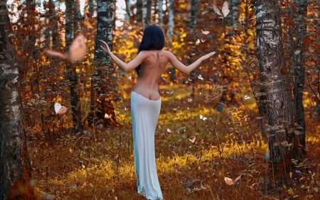 Эротическая фотосессия осенью