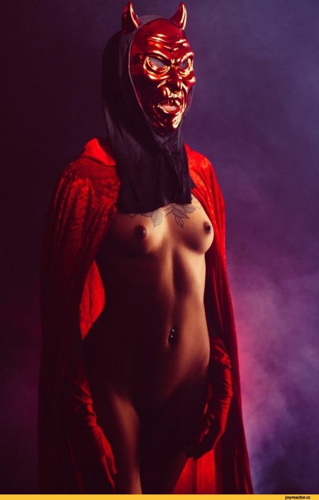 Фотосессия голая в маске