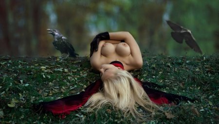 Эротическая фотосессия в лесу