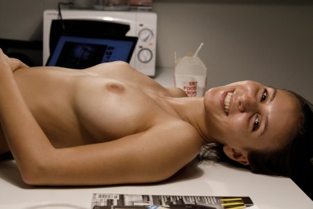 Джессика албанка топлесс