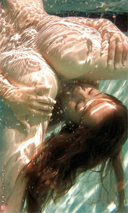 Эротическая фотосессия в воде