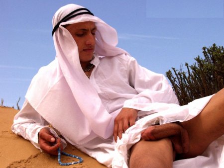 Голые женщины Саудовской Аравии