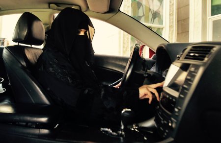 Мусульманка в машине