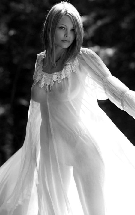 Фотосессии девушек в прозрачных платьях