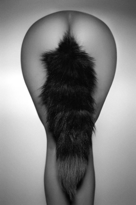 Девочка с анальным хвостиком