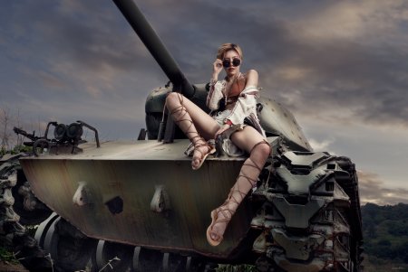 Девушки и танки