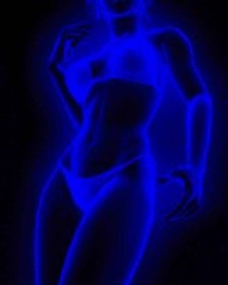 Неоновая девушка