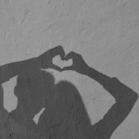 Красивая тень на стене