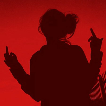 Девушка в темноте