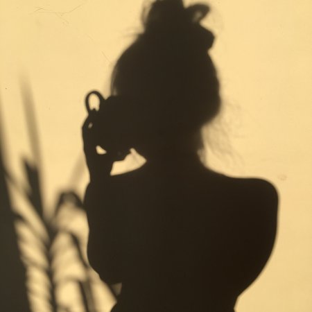 Женский силуэт со спины