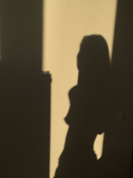 Тень девушки