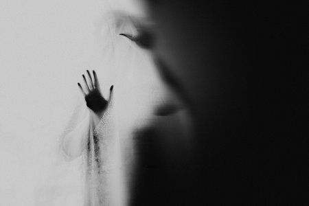 Тень женщины