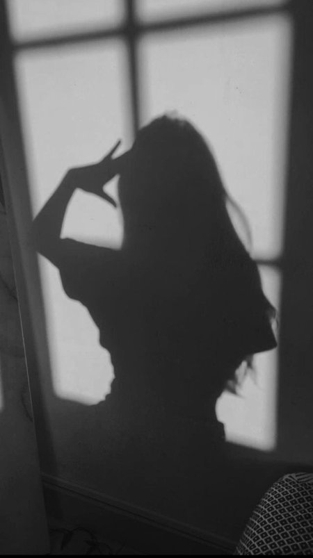 Тень девушки