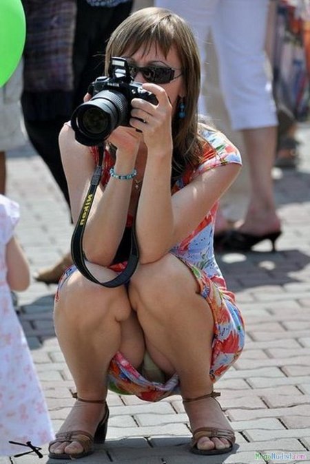 Девушки засветили трусики