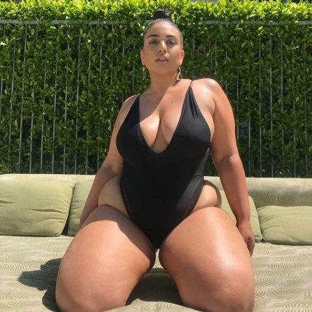 С Chelsea Rose Plus Size