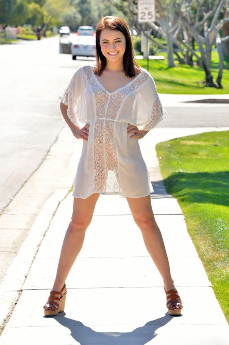 Прозрачная туника на голое тело