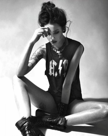 Брутальная девушка