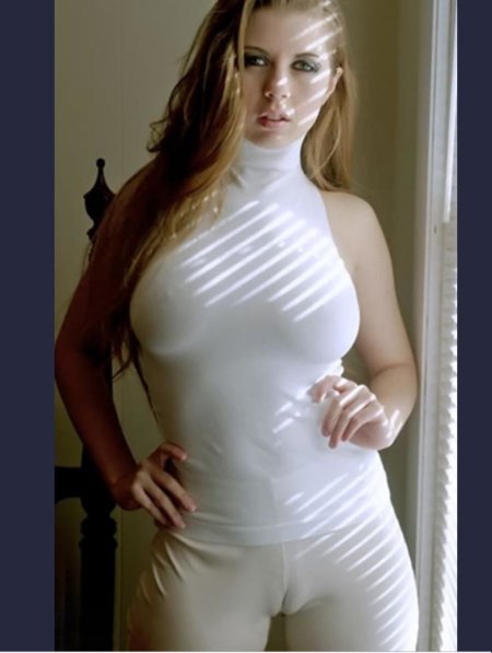 Крупные девушки в обтягивающем белье