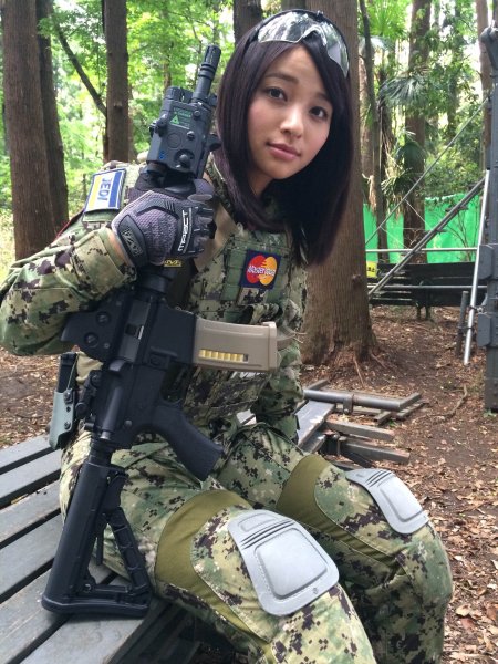 Девушки военные азиаты