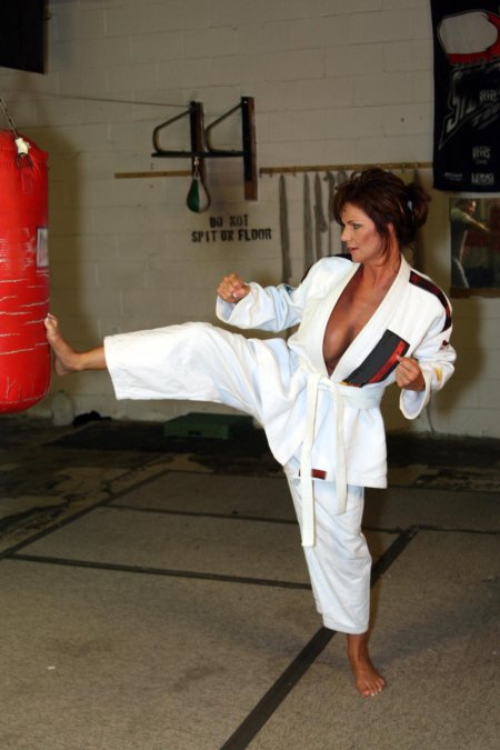 Кэти лонг каратистка