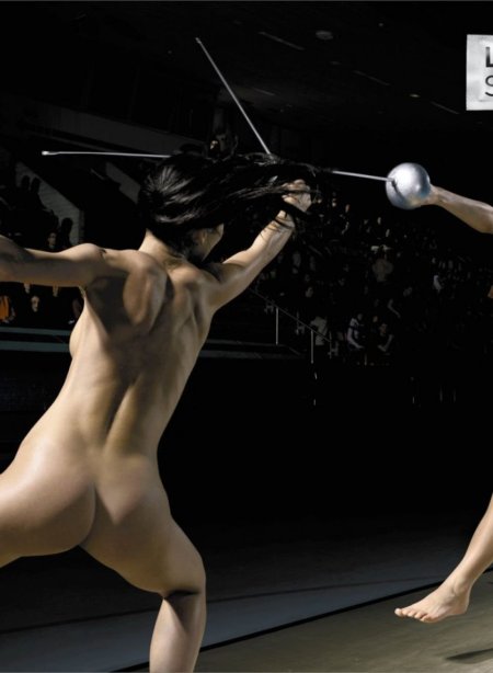 Голые фехтовальщицы