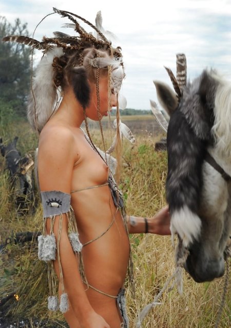 Голые индейские женщины