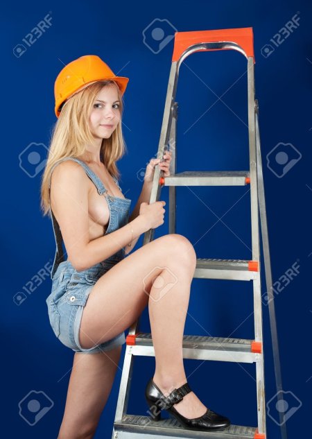 Девушка в каске