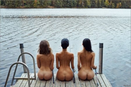 Веселые голые девчонки