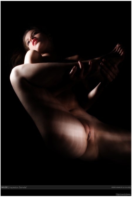 Эротические девушки в полумраке