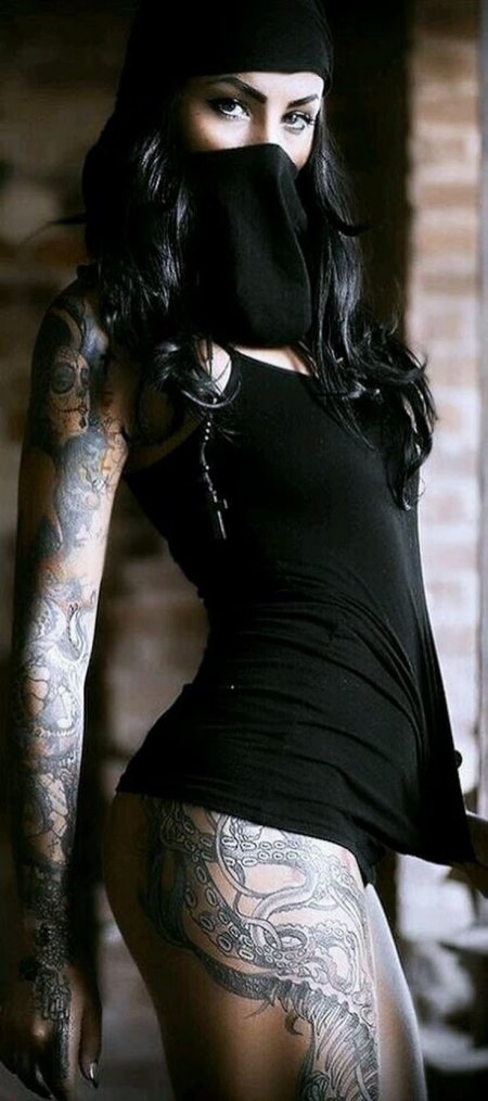 Зататуироваеые девушки