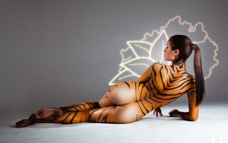 Разрисованные девушки ню