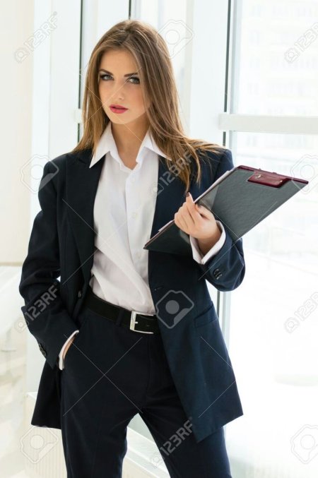 Двушка в деловом костюме