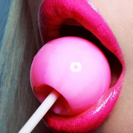 Девушка и Чупа Чупс