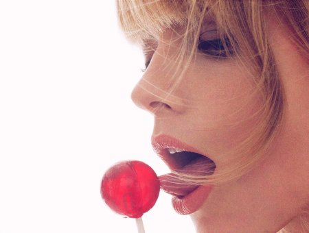 Девушка и Чупа Чупс