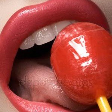 Рот с Чупа чупсом